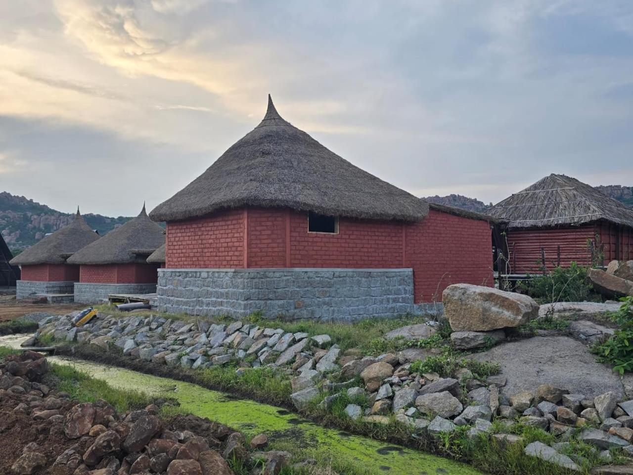 Golden Chariot Resort Хампи Екстериор снимка